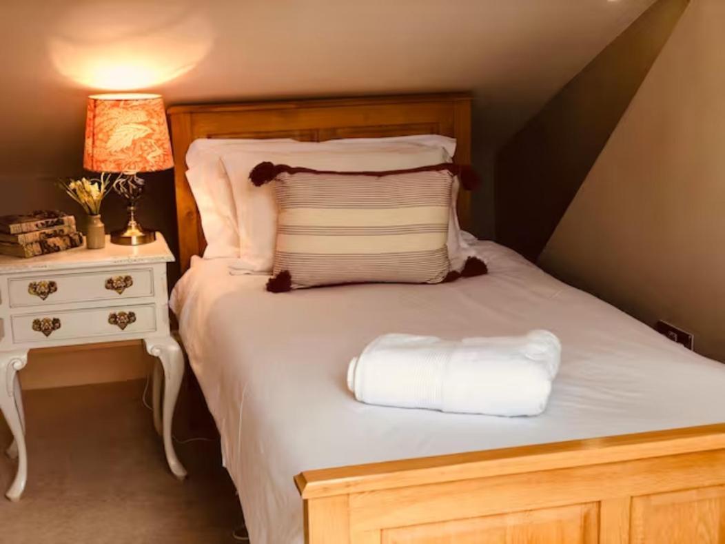 Pass The Keys Old Beams Luxury Style & Comfort In Town Centre Bakewell Exterior foto